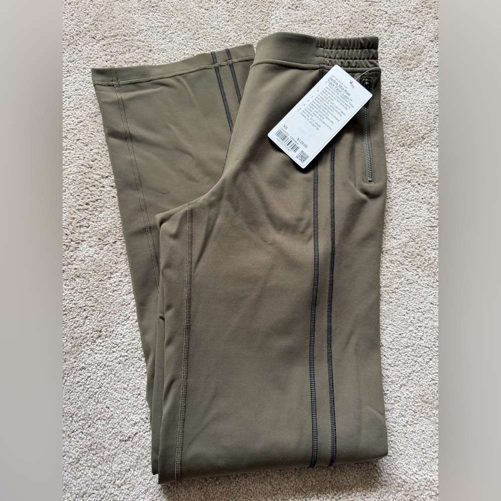 NEW lululemon Define Mid-Rise Track Pant, wide leg, Luon size XS or 4
